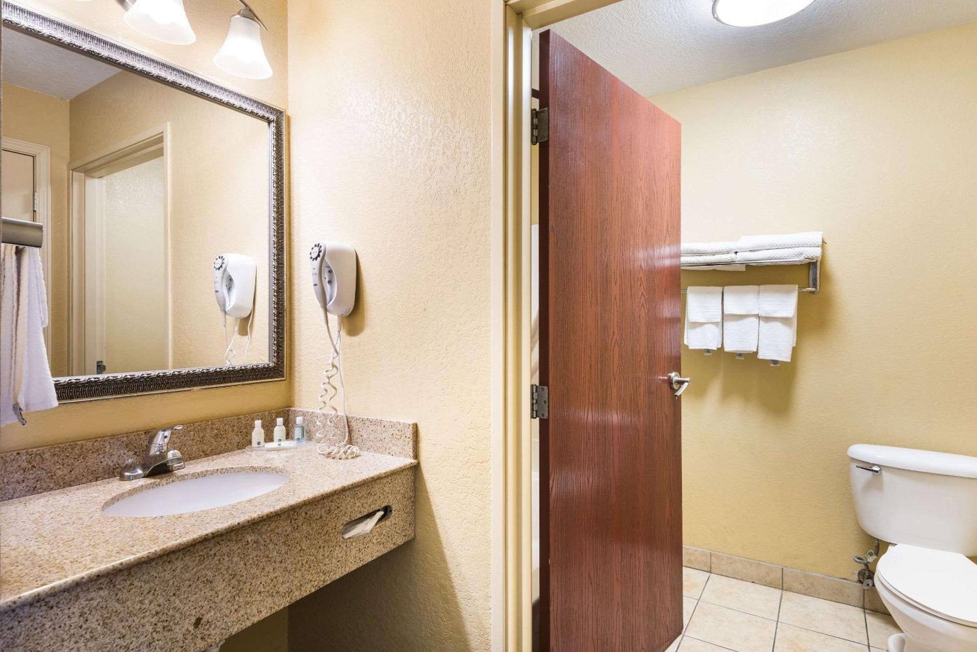 Quality Inn Де-Мойн Экстерьер фото